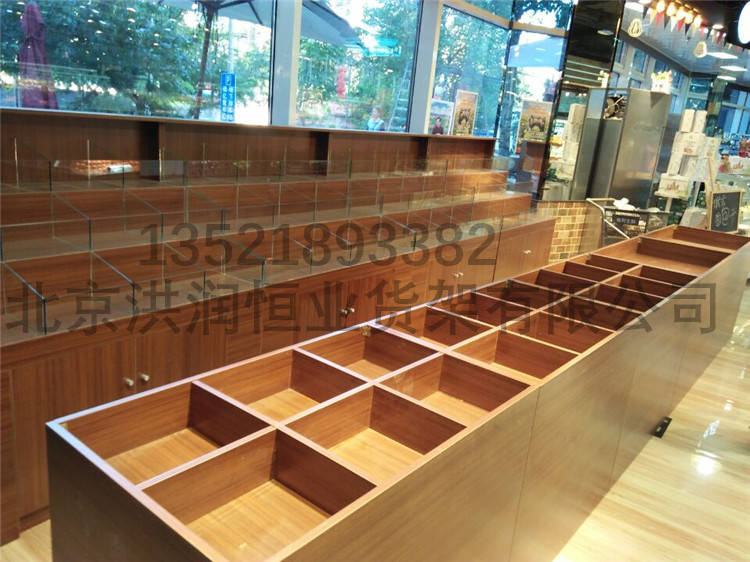 木質(zhì)展柜